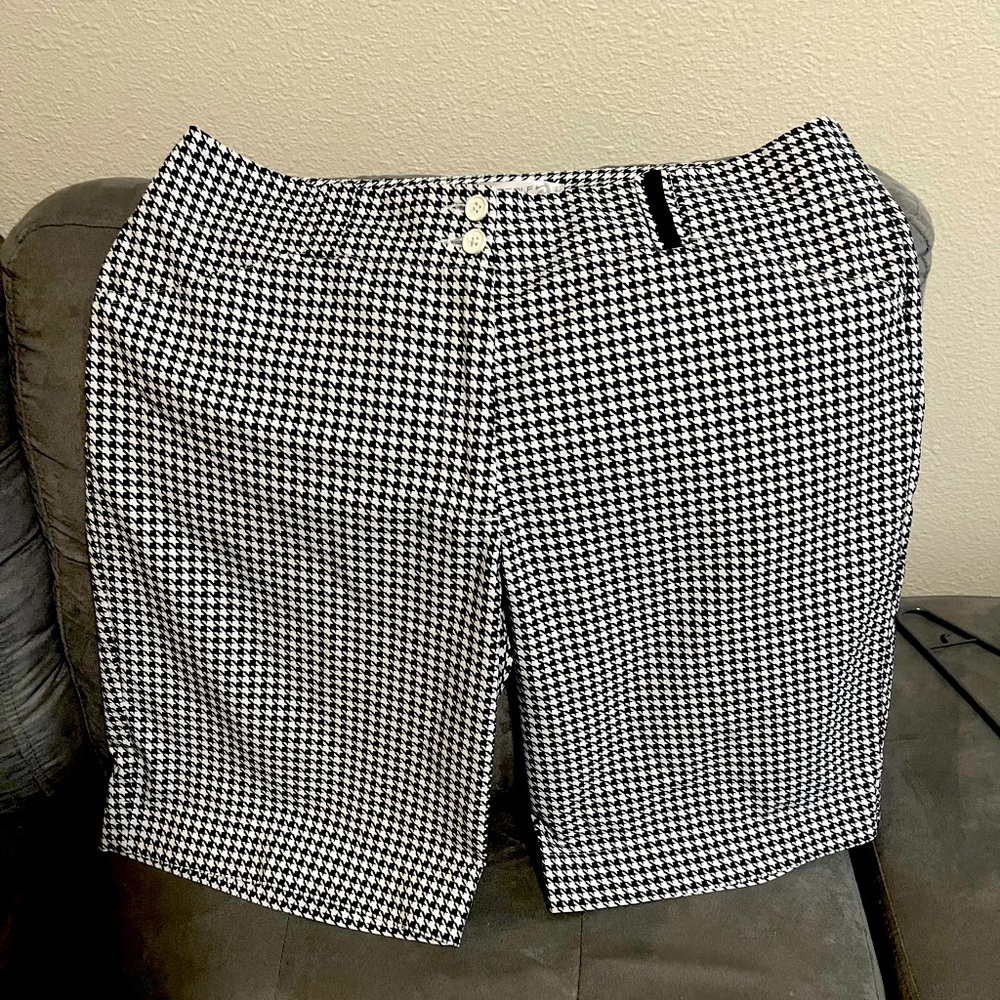 Nike Golf Shorts with real POCKETS!!